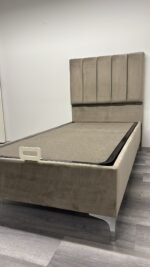 Yhden hengen sängyn runko + pääty (ei patjaa) säilytystilalla 🚚🚚🚚 Ilmainen toimitus 🚚🚚🚚 - Görsel 2