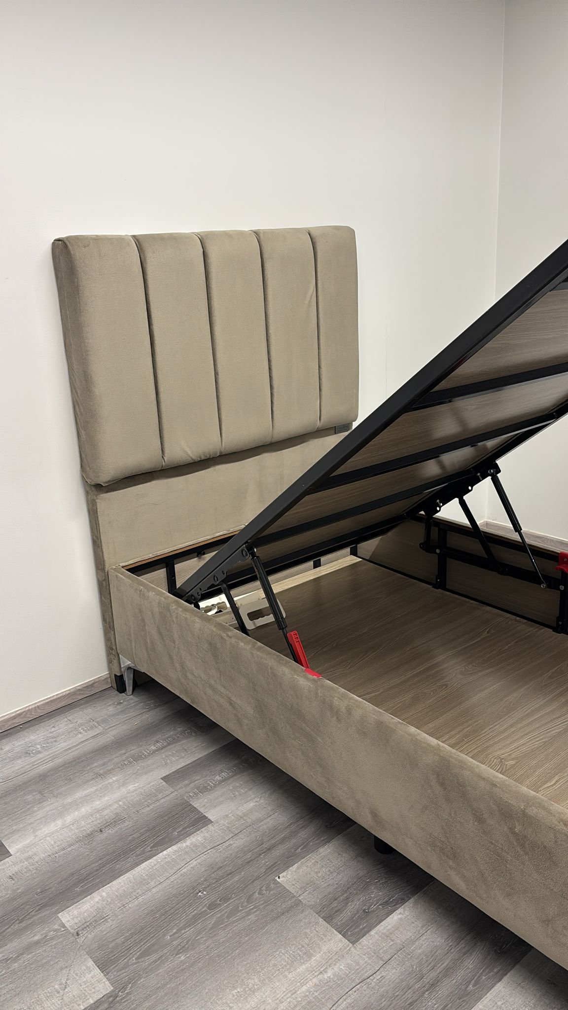 WhatsApp Image 2026-02-14 at 16.46.13 (1) Yhden hengen sängyn runko + pääty (ei patjaa) säilytystilalla 🚚🚚🚚 Ilmainen toimitus 🚚🚚🚚 - Görsel 1