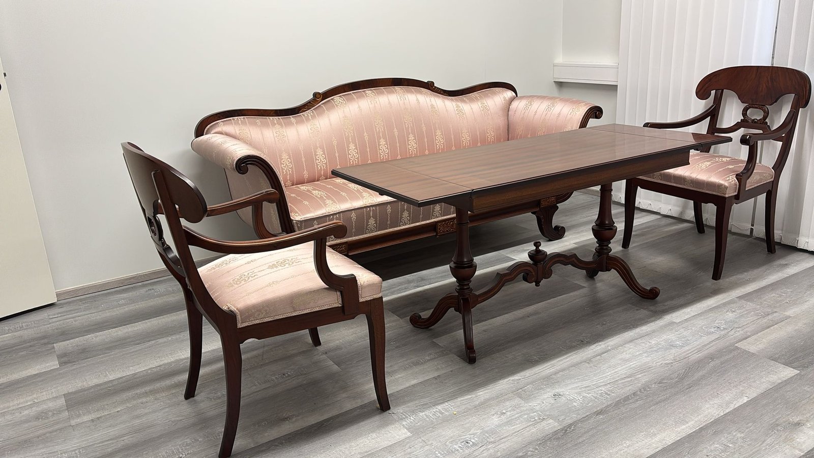 WhatsApp Image 2026-02-25 at 16.45.30 Biedermeier-kalusto 🚚🚚🚚 Ilmainen toimitus 🚚🚚🚚 !!!KUIN UUSI!!! - Görsel 1